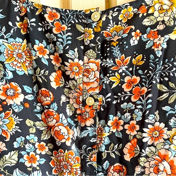 LOFT PLUS Floral Button Back Blouse with Split Overlapping Flutter Sleeves - Picture 9 of 13